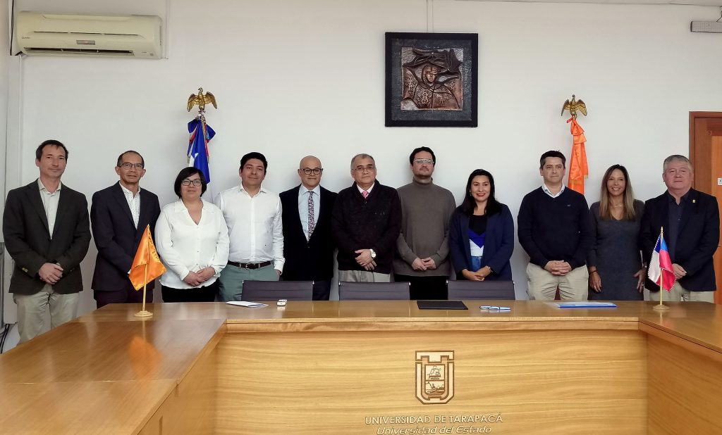 UTarapacá y empresa SOLEK Chile firmaron convenio para desarrollo de trabajo conjunto en materia de energías renovables