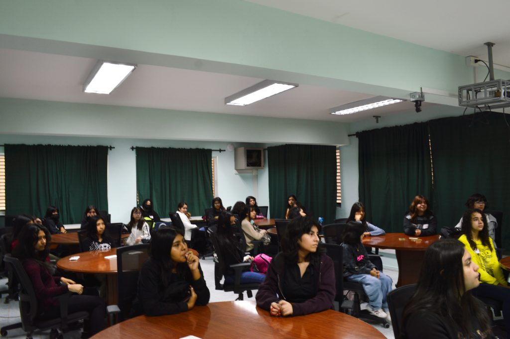 Grupo de alumnas en Laboratorio.