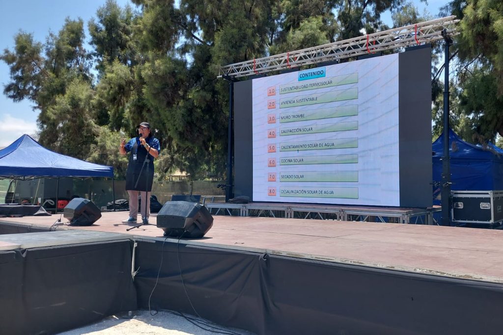 Sabor regional a través de cocinas solares: funcionarios, estudiantes y académicos de la Facultad de Ingeniería realizaron taller en el Festival de las Ciencias