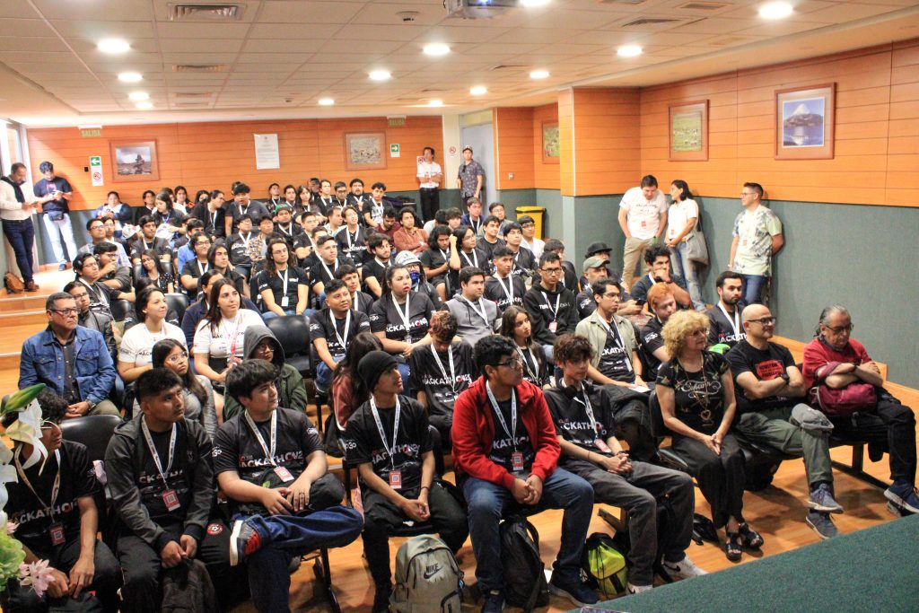 Estudiantes de ingeniería y educación media participaron durante más de 24 horas en la Hackathon Nexus ING2030