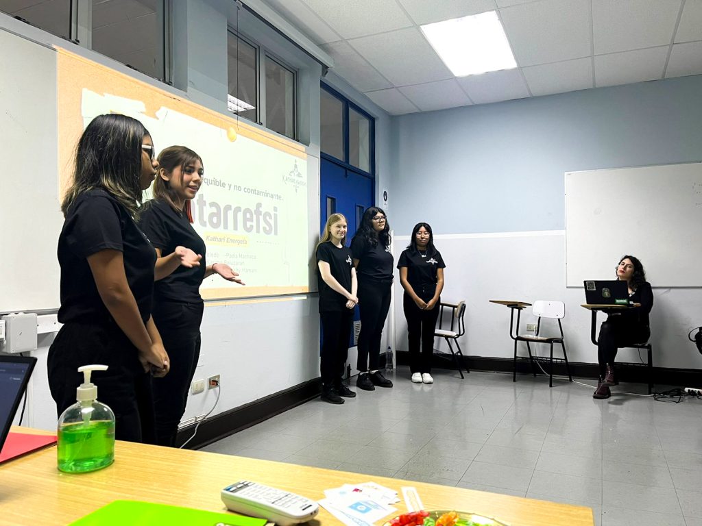 La Facultad de Ingeniería UTA fue parte del Pitch Nacional protagonizado por 36 alumnas de enseñanza media y básica del programa Technovation Girls