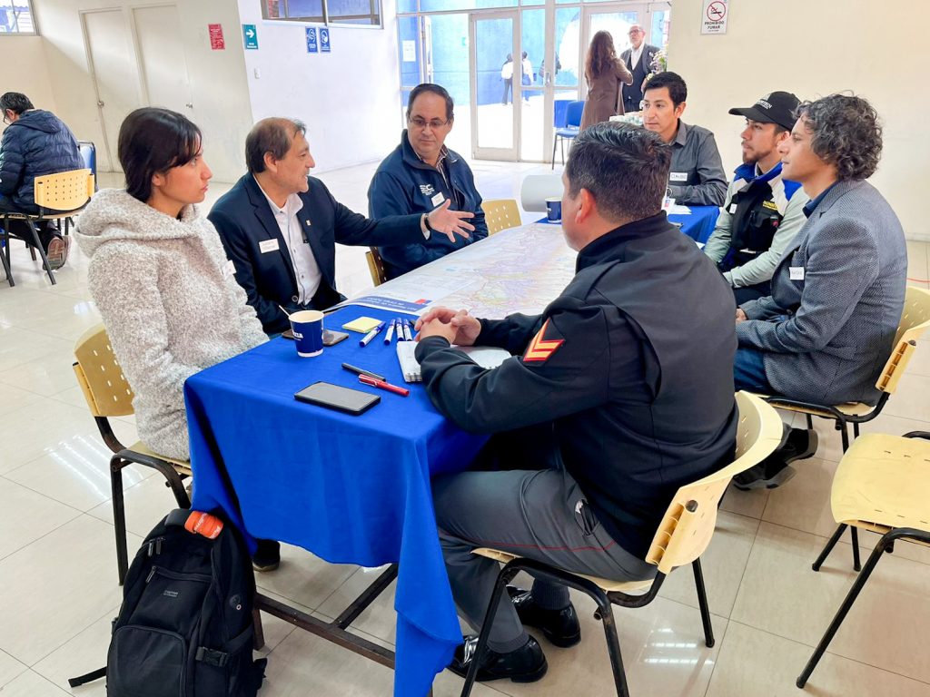 Representantes de la Facultad de Ingeniería participaron en exitoso taller sobre electromovilidad en Iquique