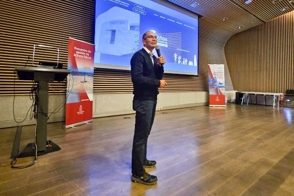 Académico de la Facultad de Ingeniería UTA fue invitado al XXXV Encuentro de Gestión de Activos Físicos de la FCFM-UChile