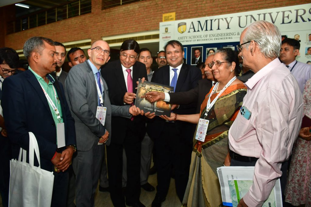 Académicos de la Facultad de Ingeniería UTA expusieron en congreso internacional en la India