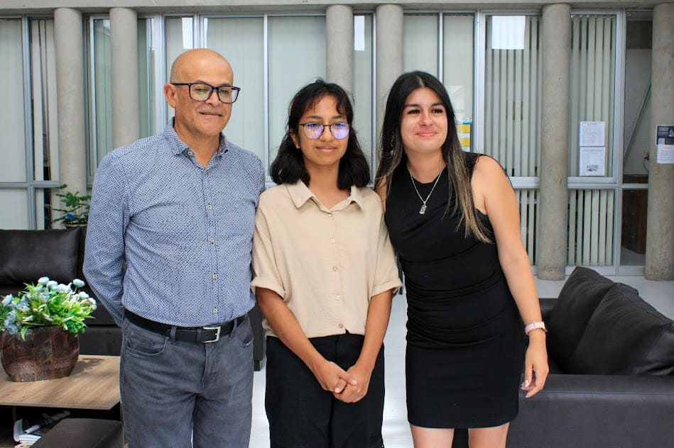 Alumna de la Facultad de Ingeniería recibe beca completa de la Municipalidad de Arica para cursar sus estudios de pregrado