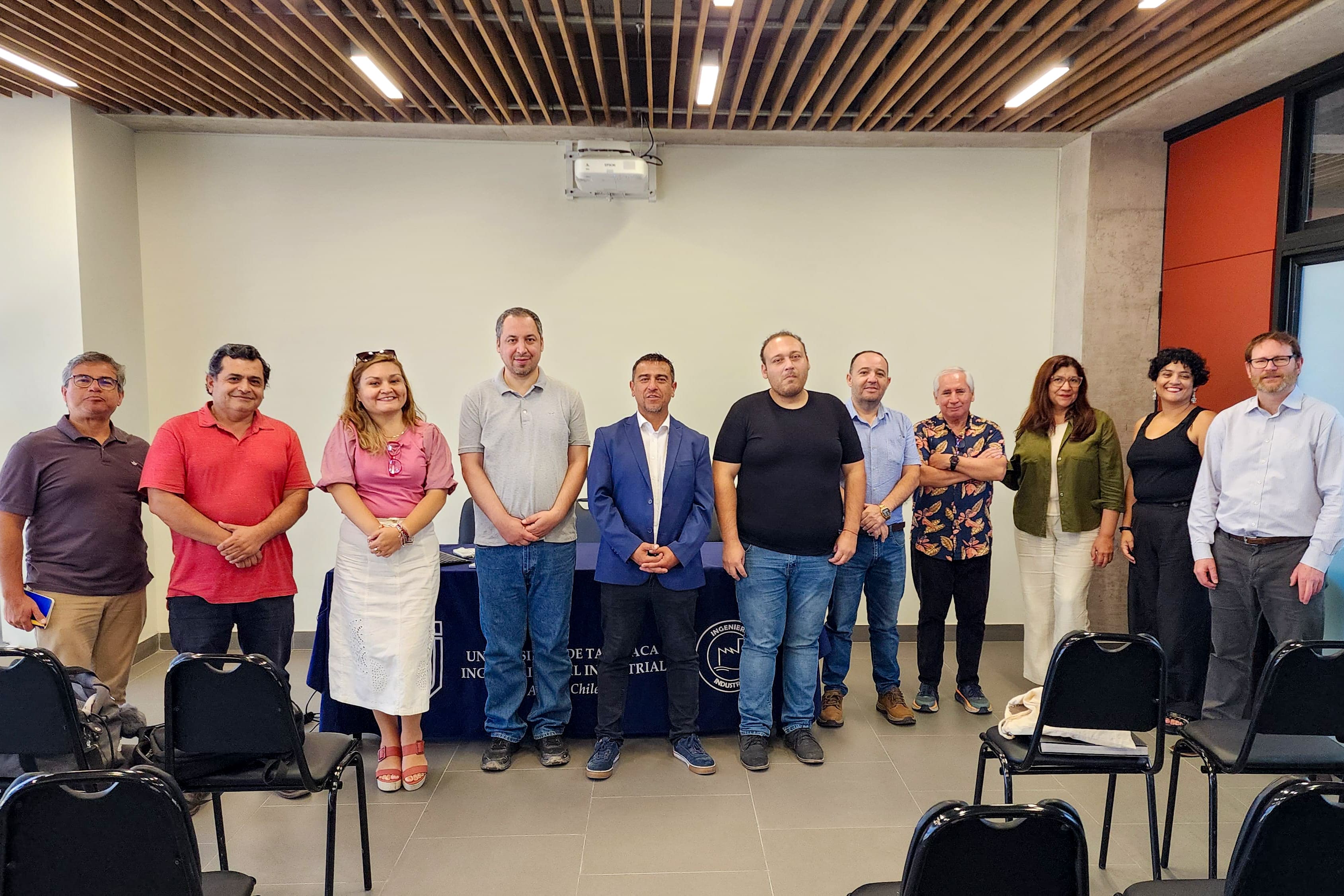 Conversatorio sobre Educación Superior y Pensamiento Crítico reunió a expertos en la Facultad de Ingeniería UTA